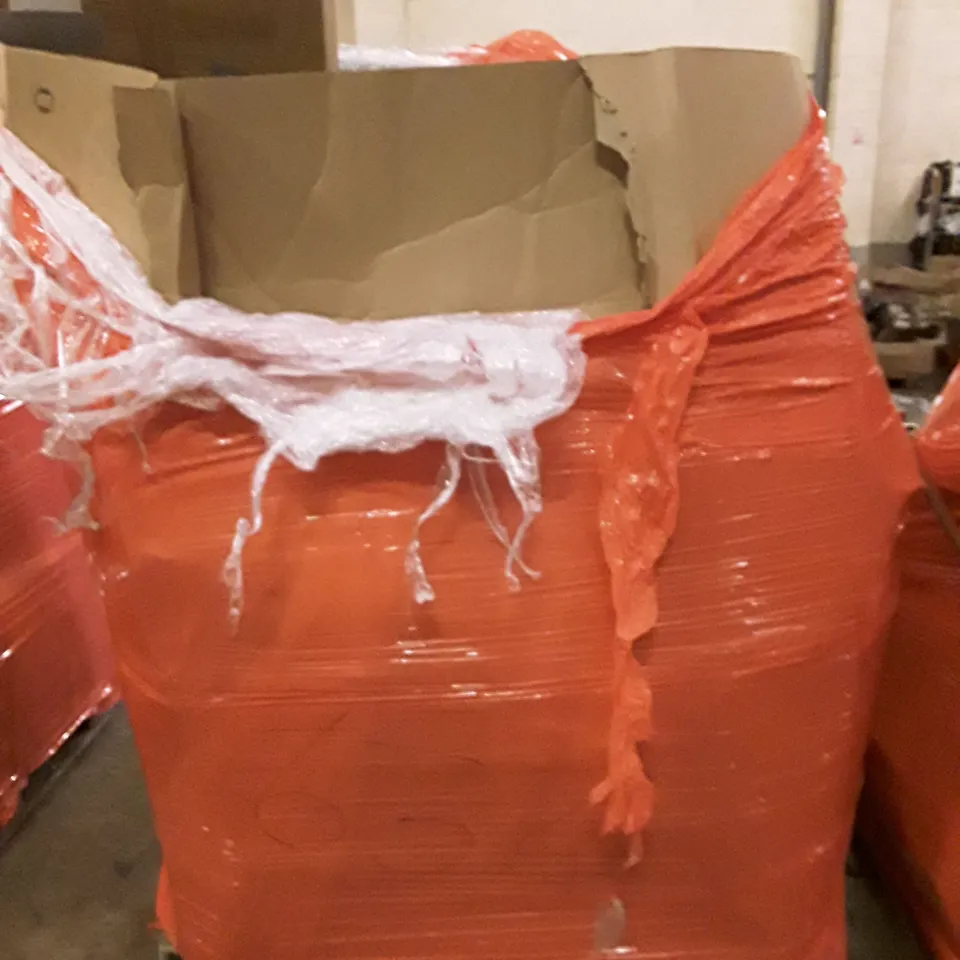 PALLET OF ASSORTED PRODUCTS INCLUDING ACCSTORE NON-WOVEN FABRIC WARDROBE, TOILET SEAT, LAMP SHADE, POP UP TENT