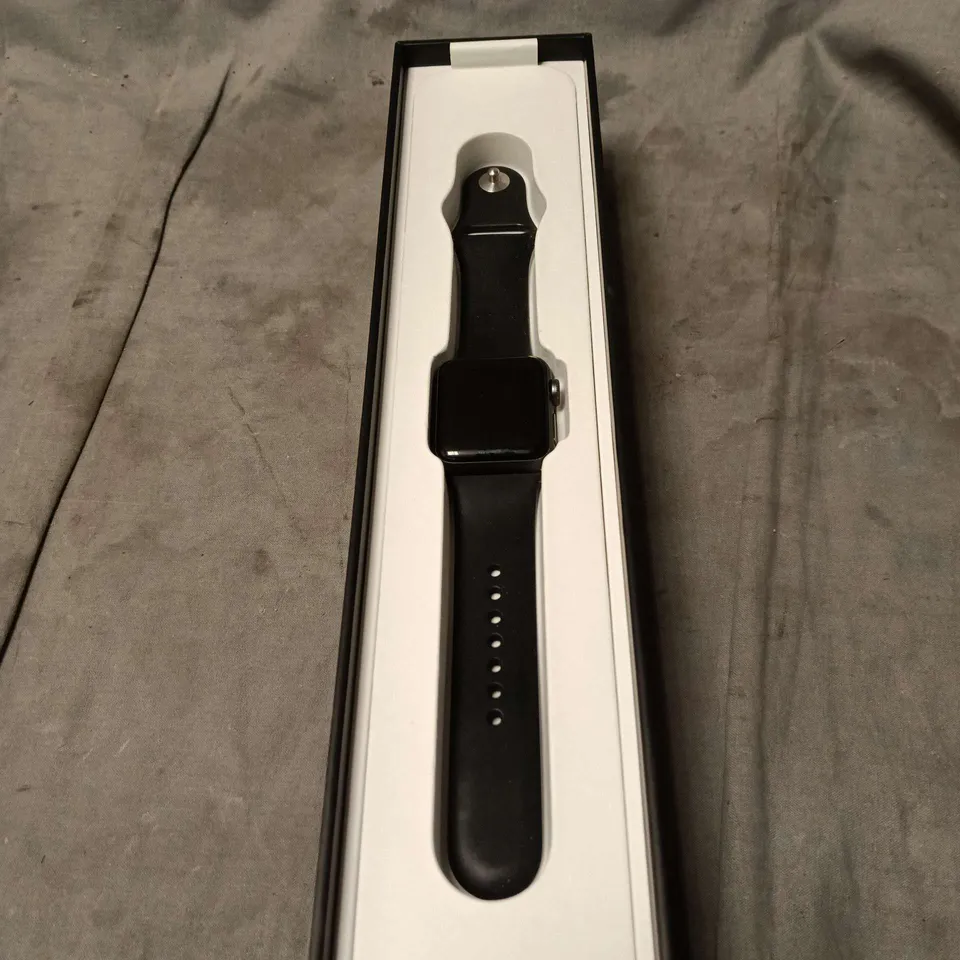 APPLE WATCH NIKE SERIES 3 IN BOX