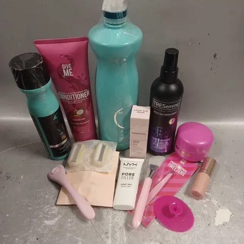 APPROXIMATELY 20 ASSORTED COSMETIC ITEMS TO INCLUDE - MALIBU PH9 SHAMPOO - NYX PORE FILLER PRIMER - ESTRID RAZER - ETC