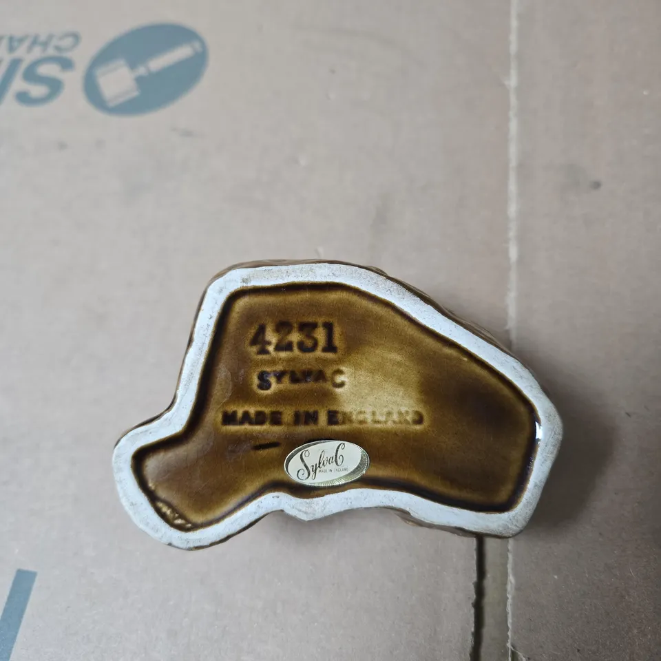 SYLVAC 4231 DEER IN LOG CERAMIC FIGURINE MADE IN ENGLAND