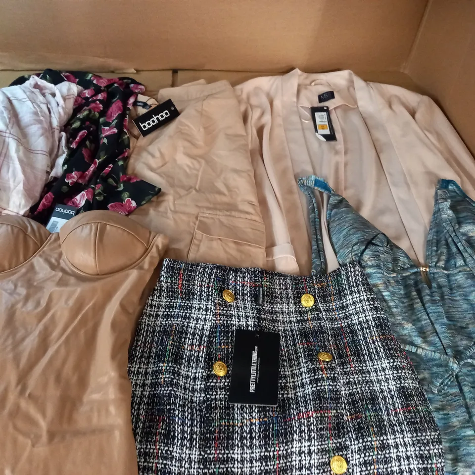 LARGE QUANTITY OF ASSORTED CLOTHING ITEMS TO INCLUDE BOOHOO, PRETTYLITTLETHING AND M&S