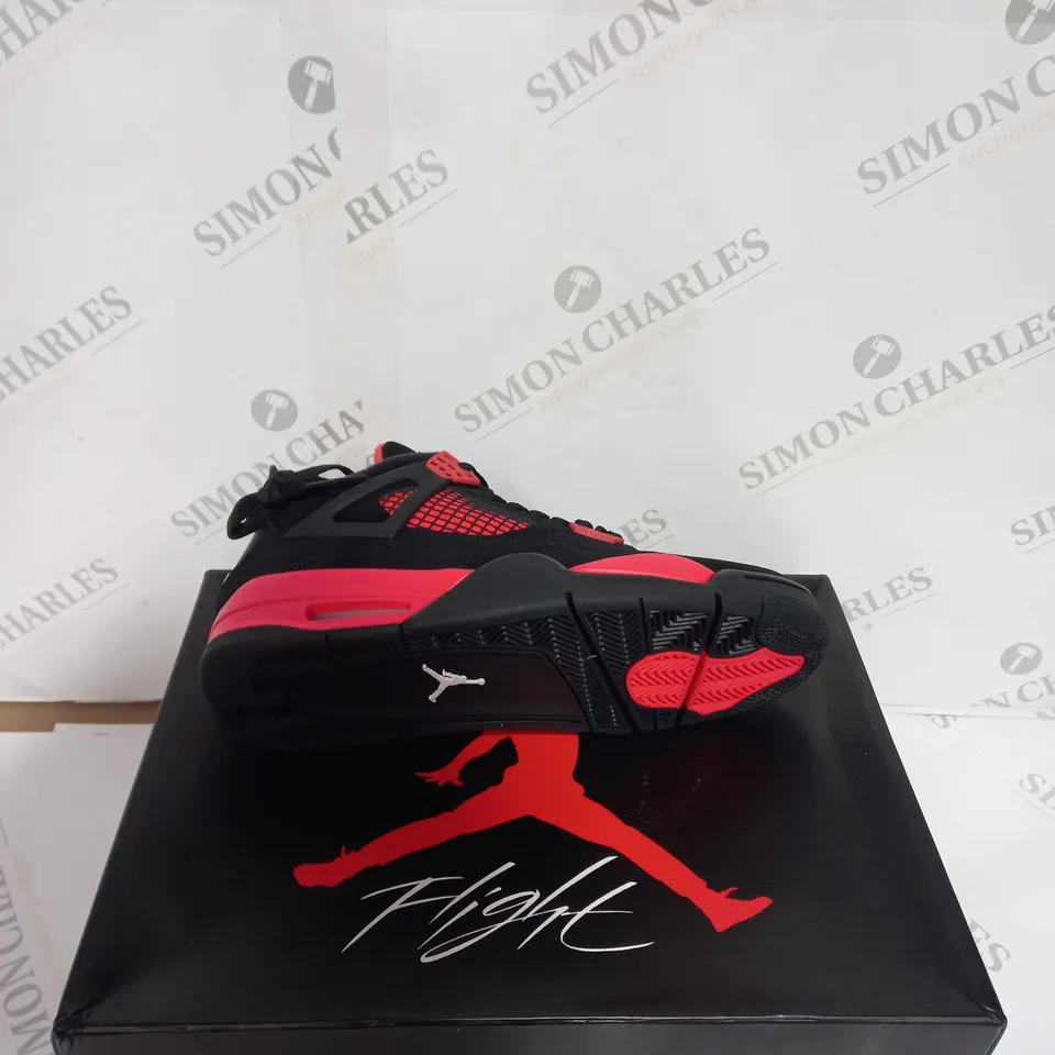 BOXED PAIR OF NIKE AIR JORDAN 4 RETRO UK 8.5