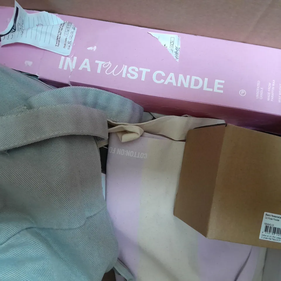 APPROXIMATELY 15 ASSORTED TYPO PRODUCTS TO INCLUDE PHOTO FRAME GIGI CAMERA CROSSBODY BAG, BARBIE STUDENT PLANNER, TOTE BAG, WATER BOTTLE 