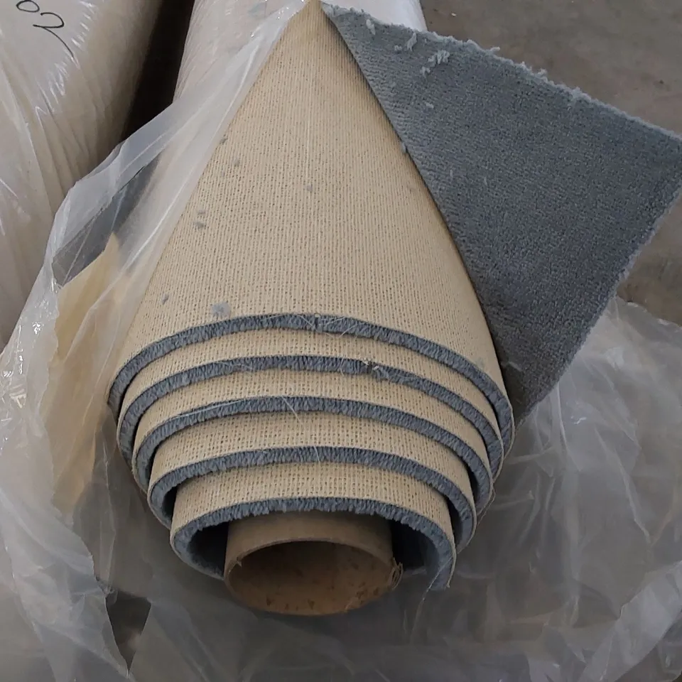 ROLL OF QUALITY ROYAL VELVET NASCOT CARPET // SIZE: APPROXIMATELY 4 X 3.7m