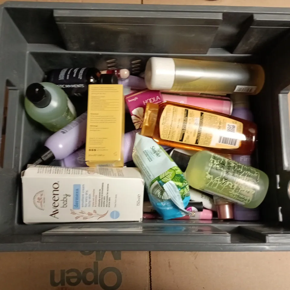 APPROXIMATEY 20 ASSORTED HEALTH AND BEAUTY PRODUCTS TO INCLUDE PLOUISE FIZZY POP MAKE UP REMOVER WIPES, PLOUISE STAY SHINING LIP OIL, E45 LOTION ETC