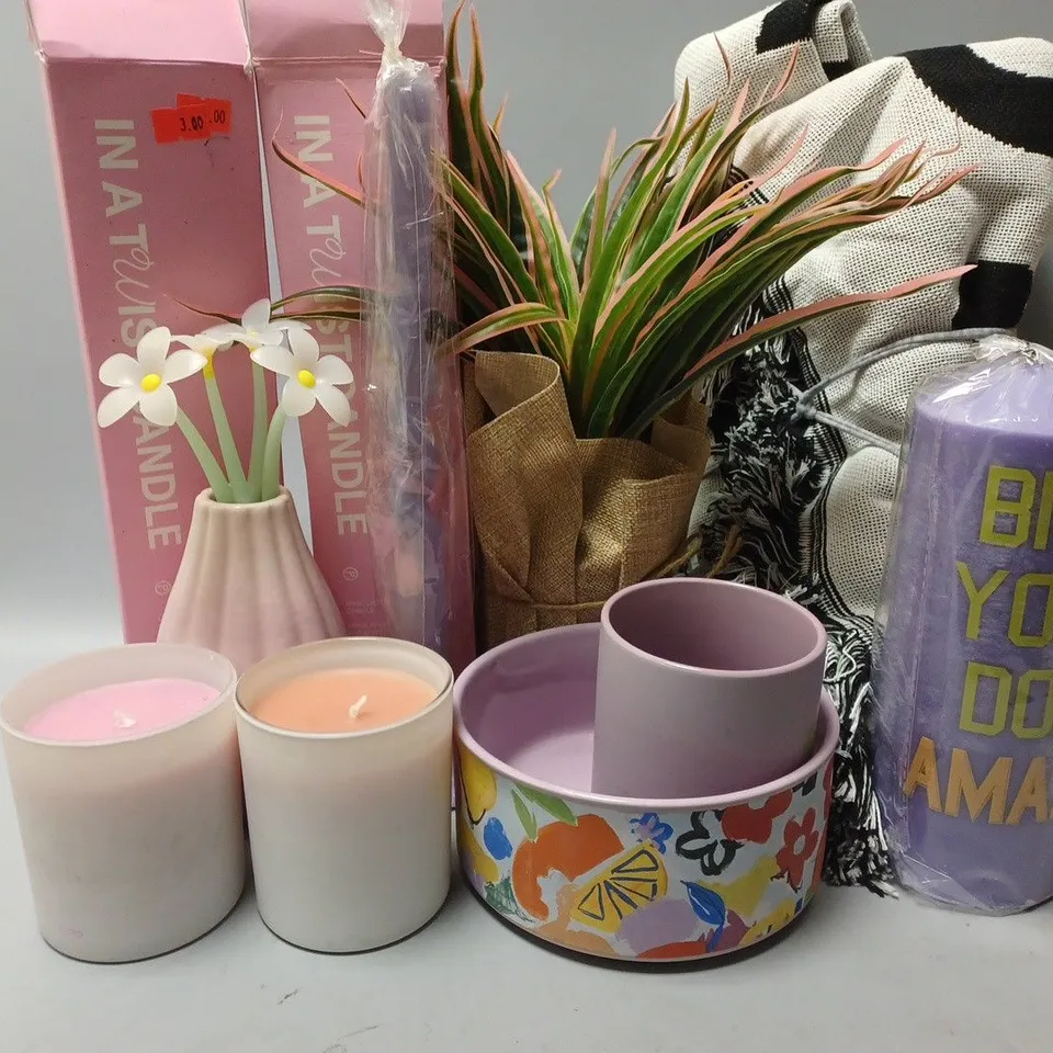 APPROXIMATELY 15 ASSORTED TYPO PRODUCTS TO INCLUDE WOVEN THROW, MIDI PLANT, IN A TWIST CANDLE, LARGE TOTE BAG 