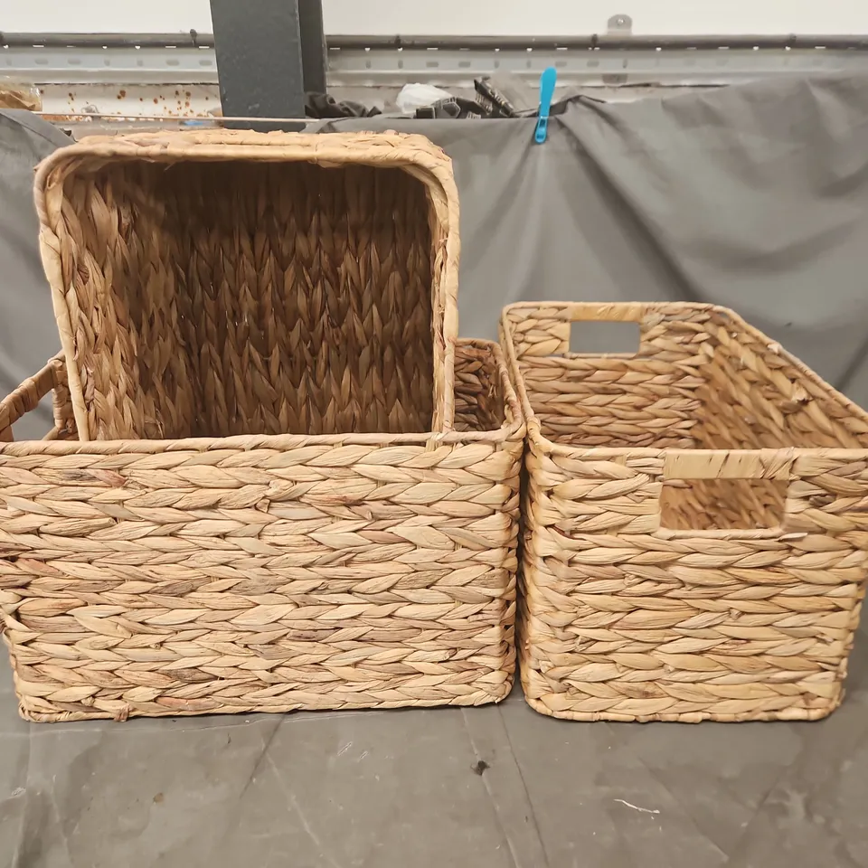 SET OF 3 NATURAL WICKER STORAGE BASKETS 