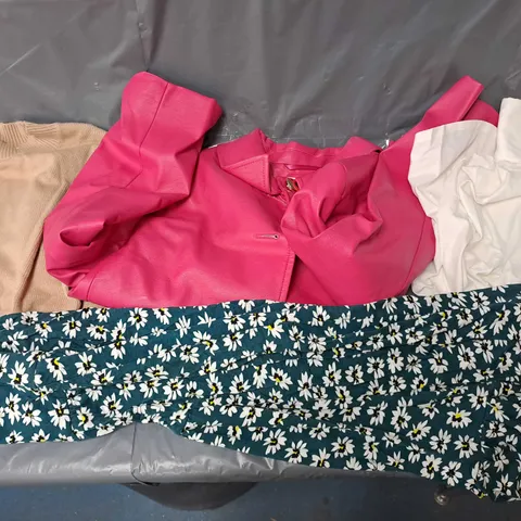 BOX OF APPROXIMATELY 10 ASSORTED CLOTHING ITEMS IN VARIOUS SIZES AND COLOURS 