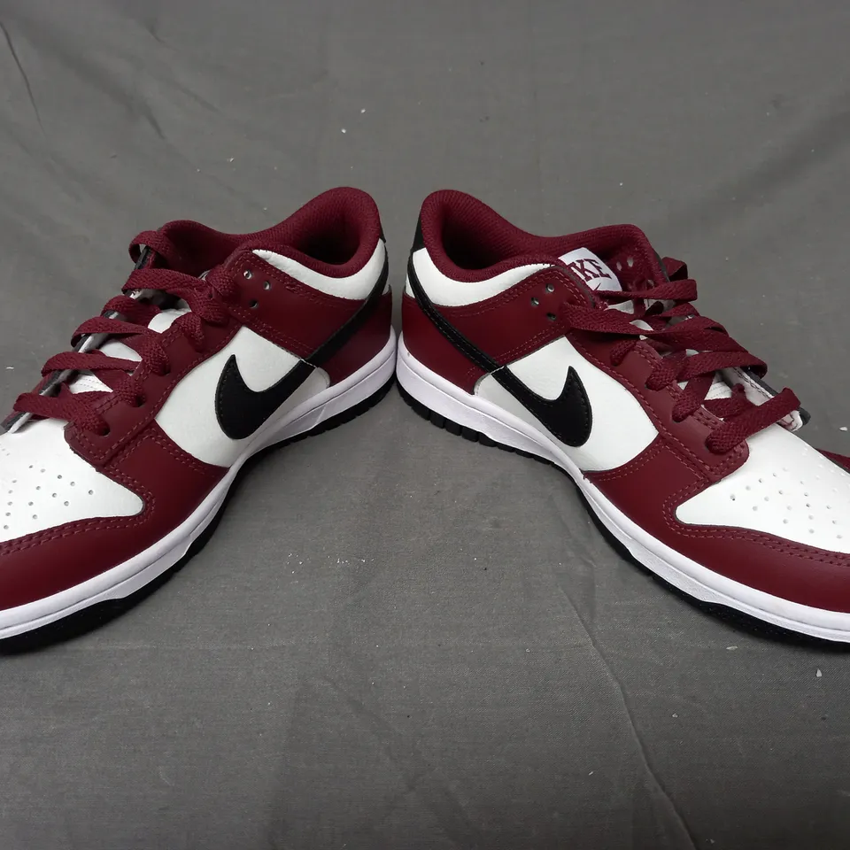 PAIR OF NIKE TRAINERS IN BURGUNDY/WHITE/BLACK UK SIZE 4.5