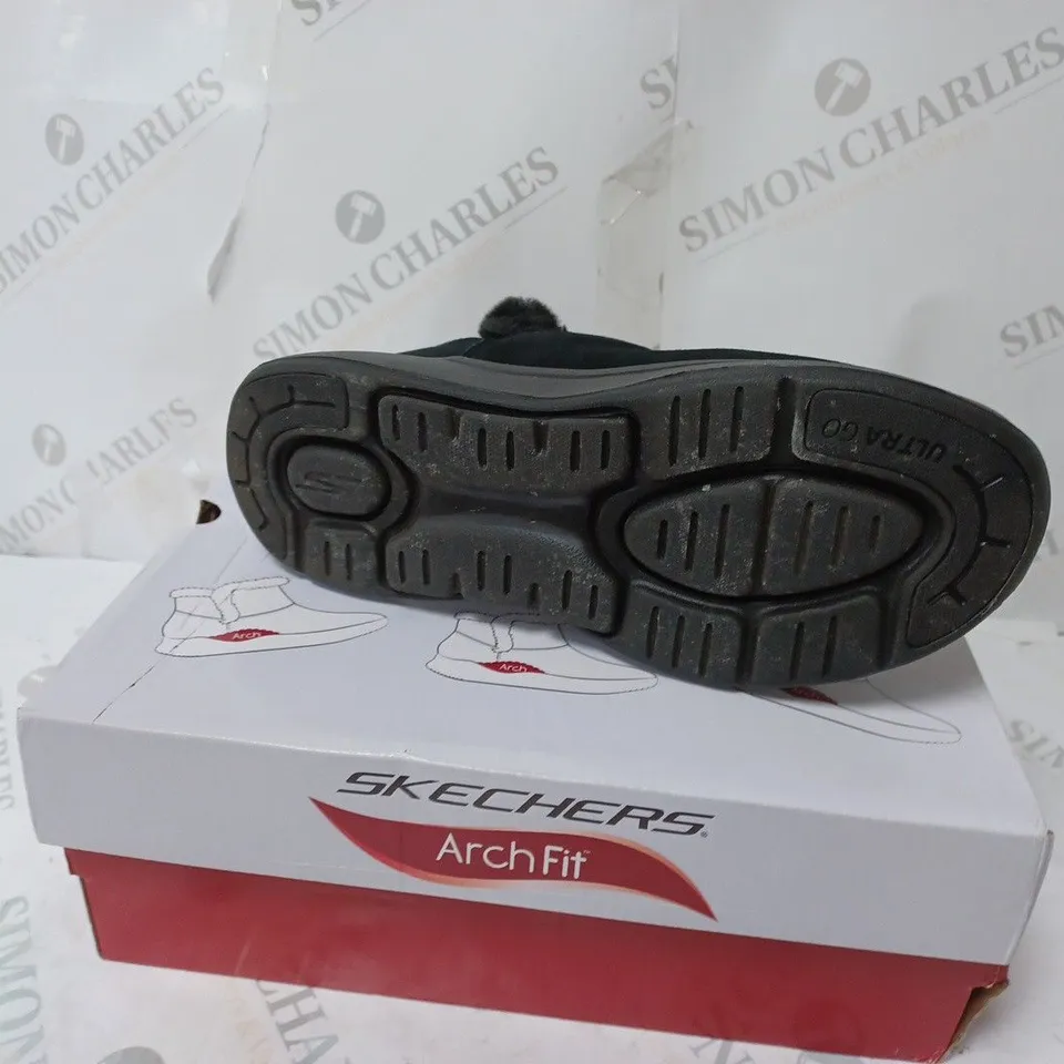 SKECHERS GO WALK ARCH FIT SUEDE CHUGGA BOOT BLACK - UK SIZE 5