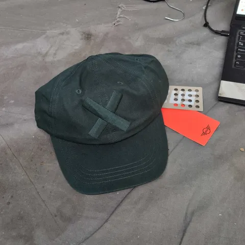 BOX OF APPROXIMATELY 20 ASSORTED CLOTHING ITEMS TO INCLUDE:MINI HAT AND GREY JUMPER