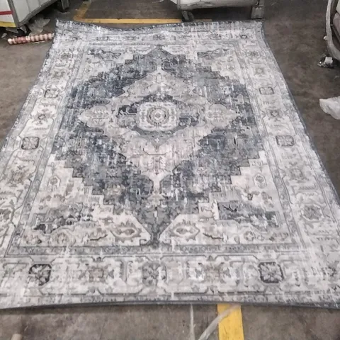 ORIENTAL AREA RUG APPROXIMATELY 200X275CM 