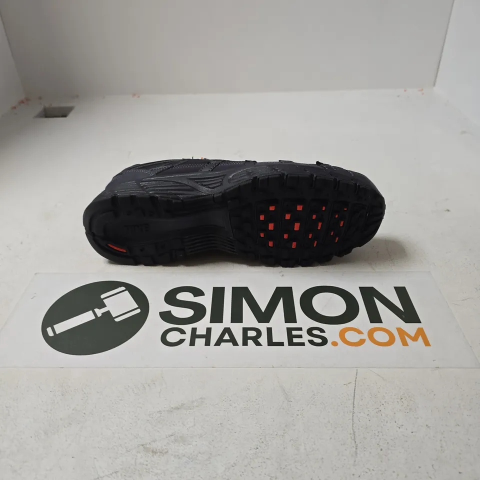 UNBOXED PAIR OF NIKE P-6000 TRAINERS IN BLACK/RED - UK 8.5