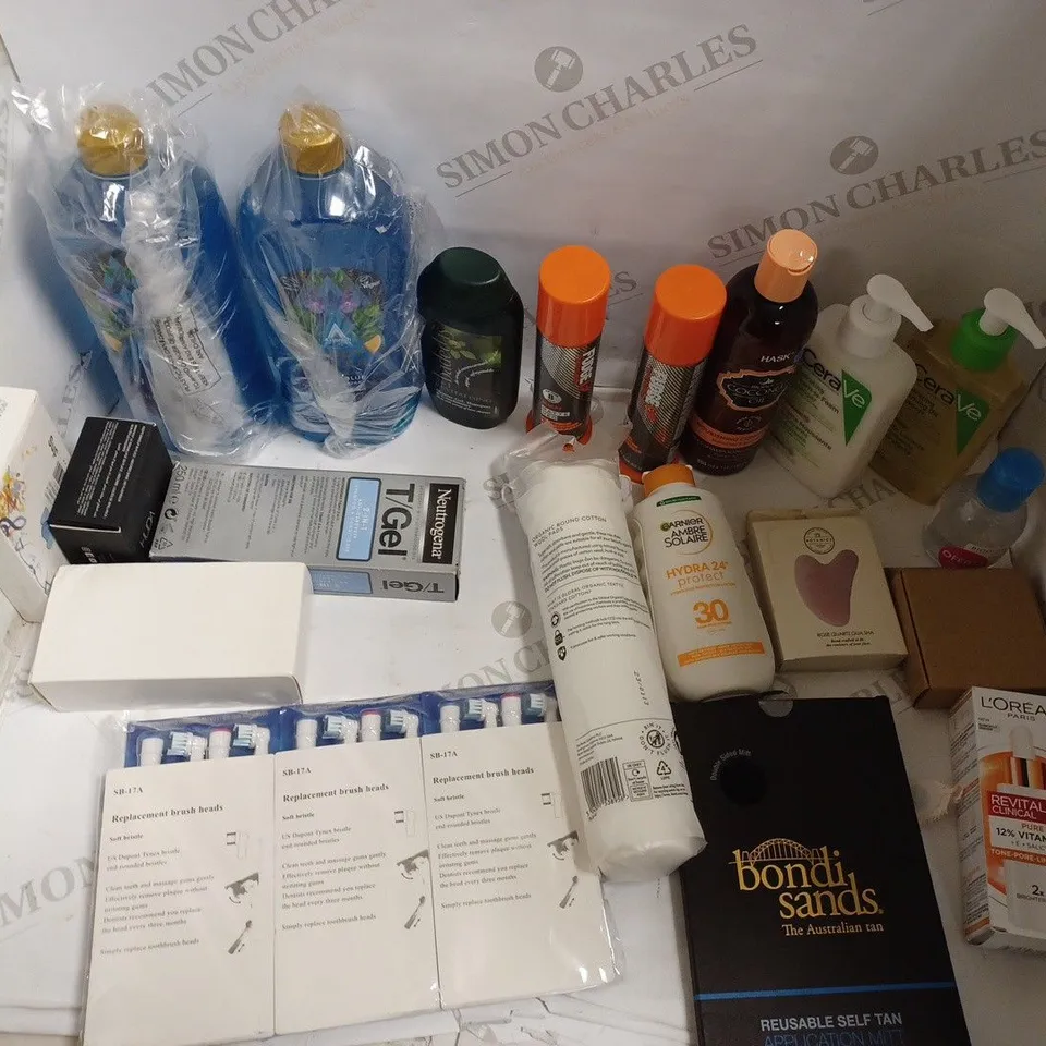 LOT OF APPROX 20 ASSORTED HEALTH AND BEAUTLY- BONDI SANDS GLOVE,, GUA SHA, BUBBLE BATH