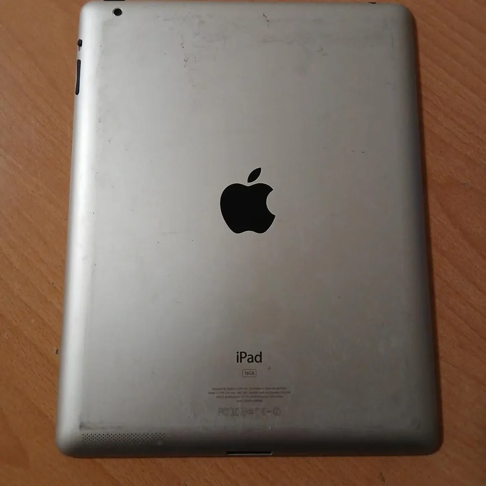 APPLE IPAD 2 16GB – SILVER (A1395)