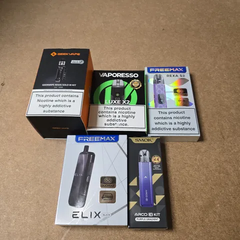 APPROXIMATELY 15 ASSORTED E-CIGARETTE PRODUCTS TO INCLUDE - GEEK VAPE, FREEMAX, SMOK ETC