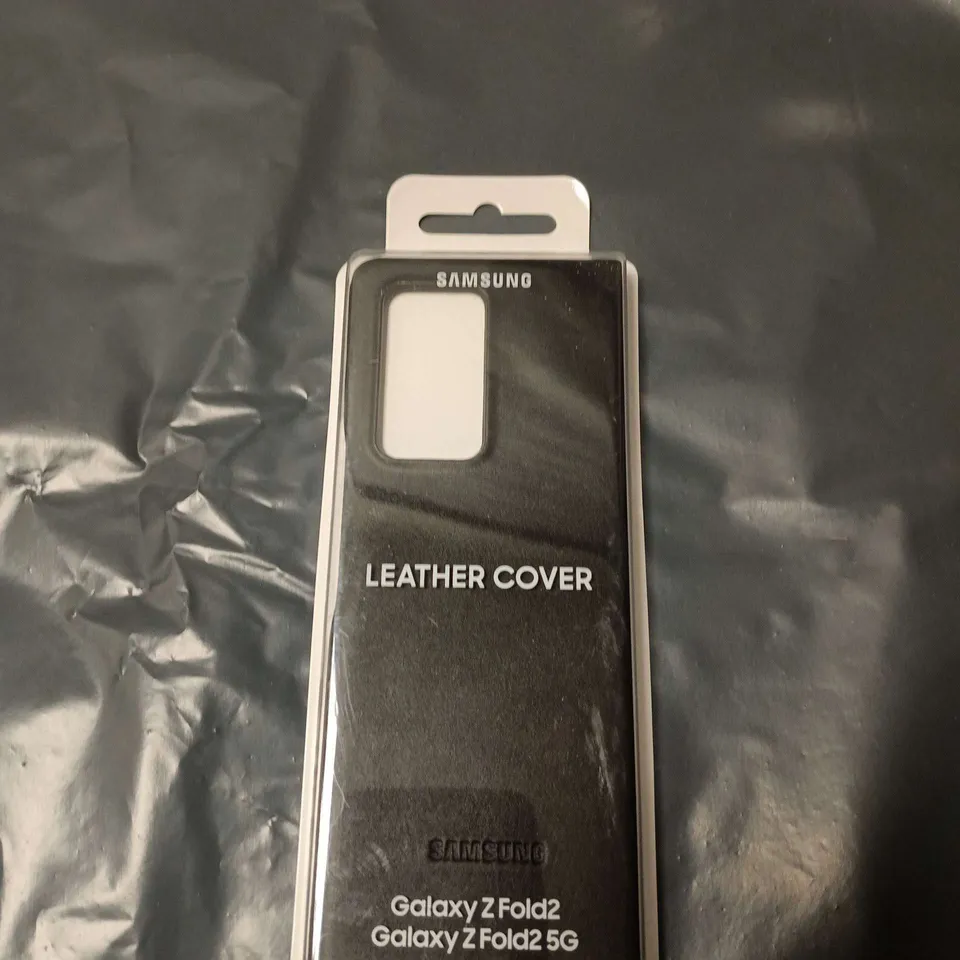 BOX OF APPROXIMATELY 20 ASSORTED ITEMS INCLUDING ZELDA POSTER , SAMSUNG PHONE COVER AND DRAWER BRACKET 