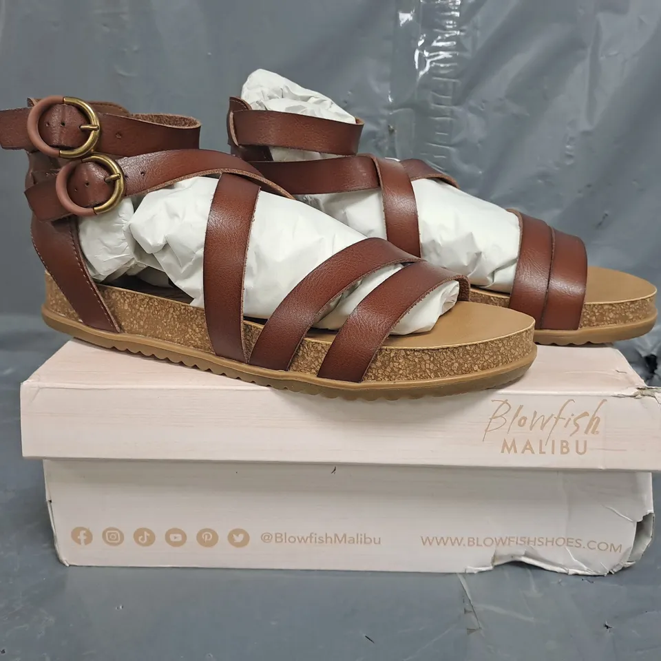 BOXED PAIR OF BLOWFISH MALIBU FANDIE OPEN TOE SANDALS IN BROWN SIZE UK 9