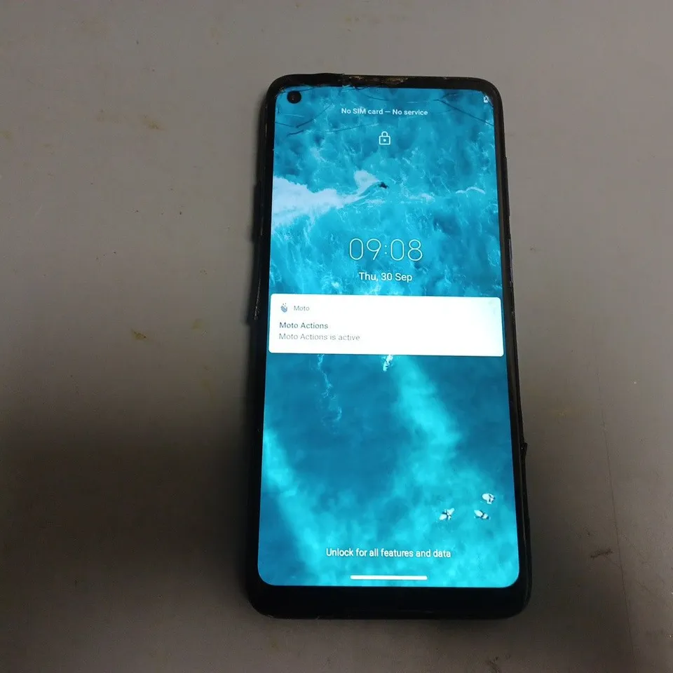 MOTOROLA MOTO G8