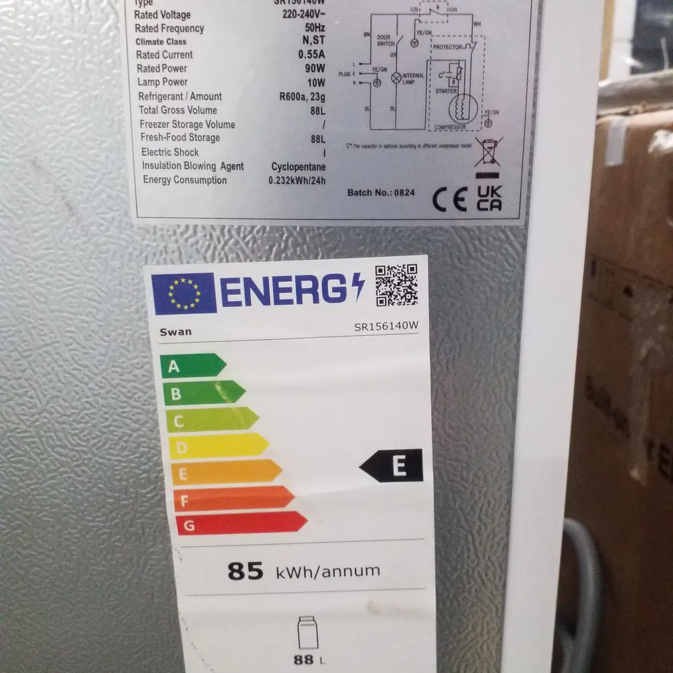 SWAN SR156140W 47CM UNDER COUNTER LARDER FRIDGE - WHITE