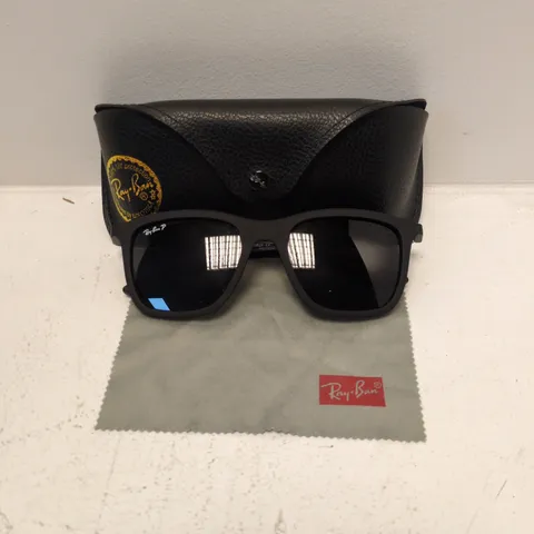 RAY-BAN SUNGLASSES - BLACK PLASTIC FRAME