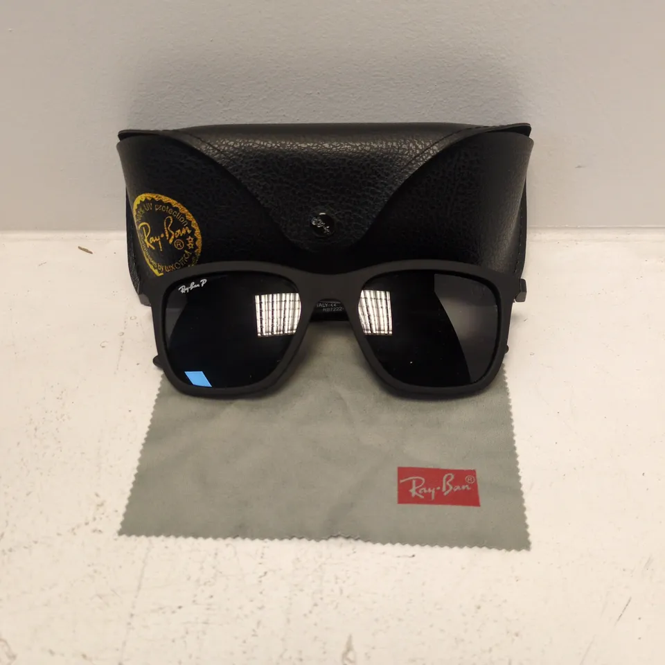 RAY-BAN SUNGLASSES - BLACK PLASTIC FRAME