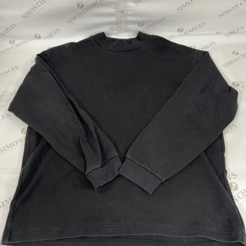 UNIQLO ESSENTIAL CREW NECK SWEATSHIRT IN BLACK SIZE XL 