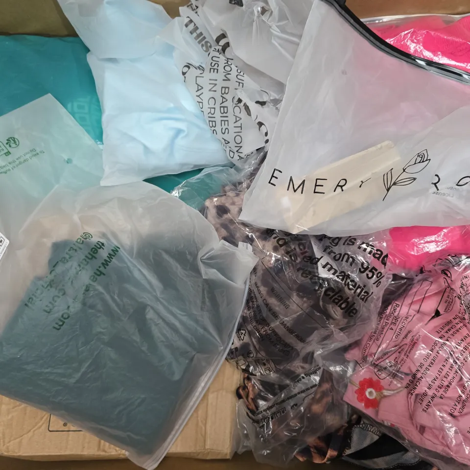 APPROXIMATELY 20 ASSORTED CLOTHING AND FASHION PRODUCTS IN VARIOUS STYLES AND SIZES - COLLECTION ONLY