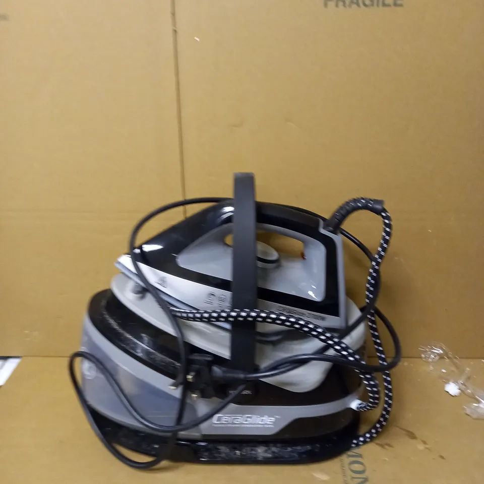 TOWER CERAGLIDE 2700W STEAM GENERATOR IRON