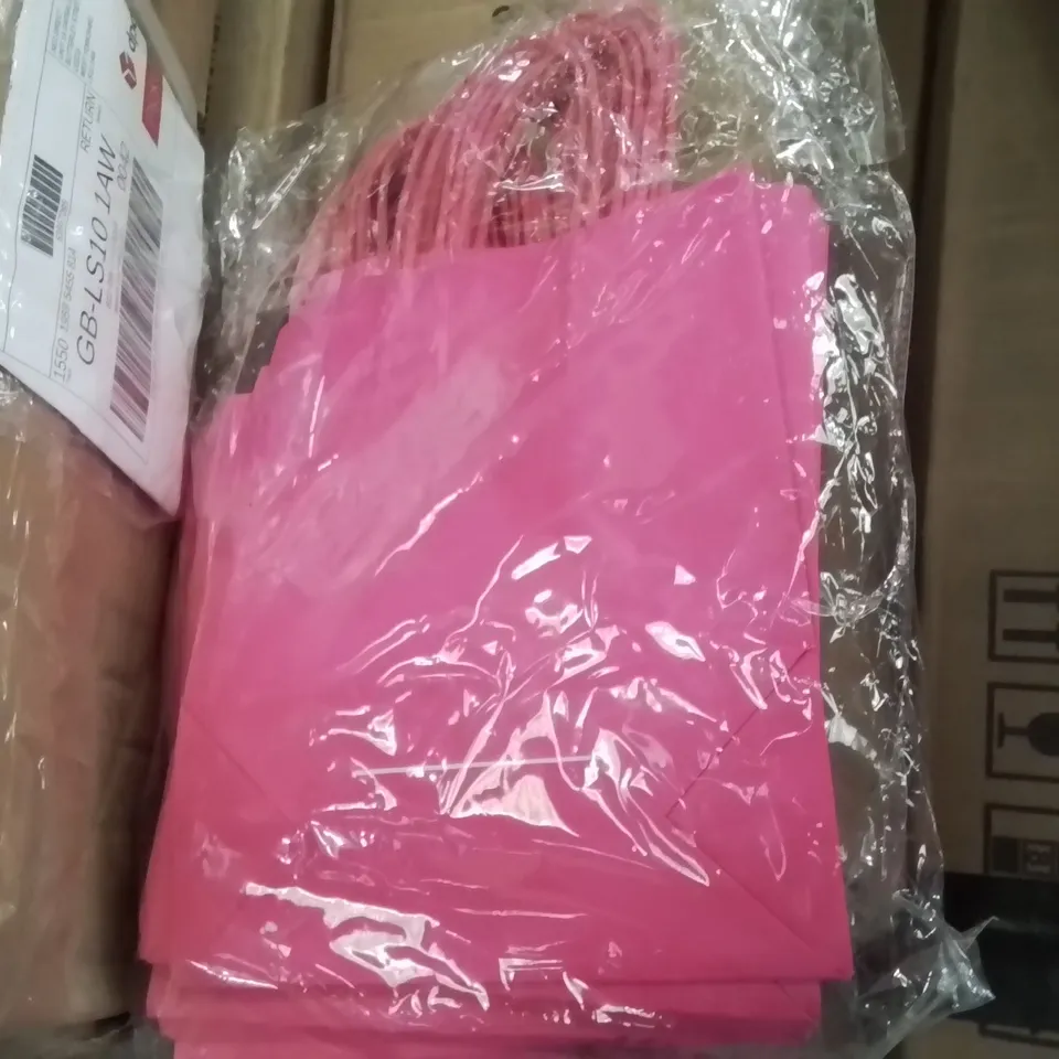 PALLET CONTAINING A LARGE QUANTITY OF GIFT PARTY BAGS