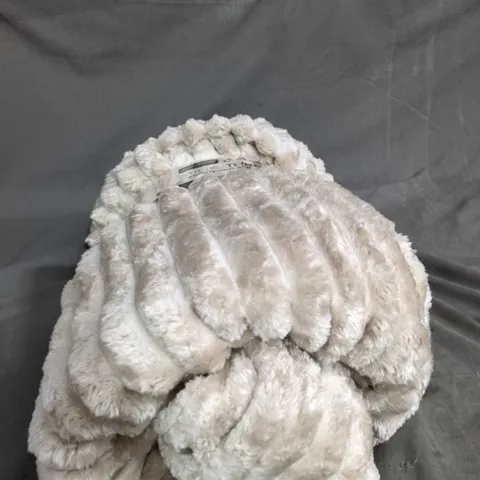 DREAMERS COLLECTION MINK THROW SIESTA 200X240 CM – CUDDLY, SOFT AND WARM