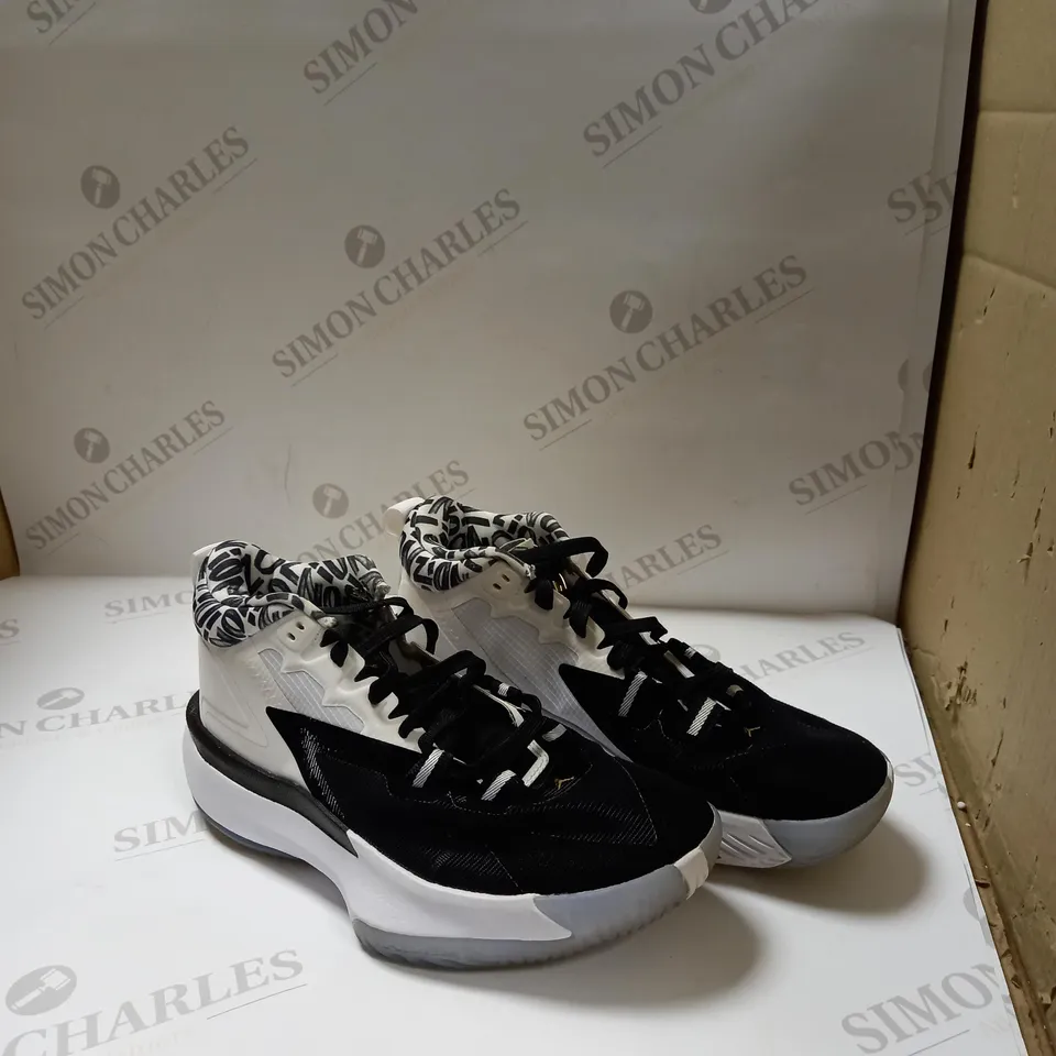 AIR JORDANS ZION BLACK & WHITE AND GREY SIZE 6
