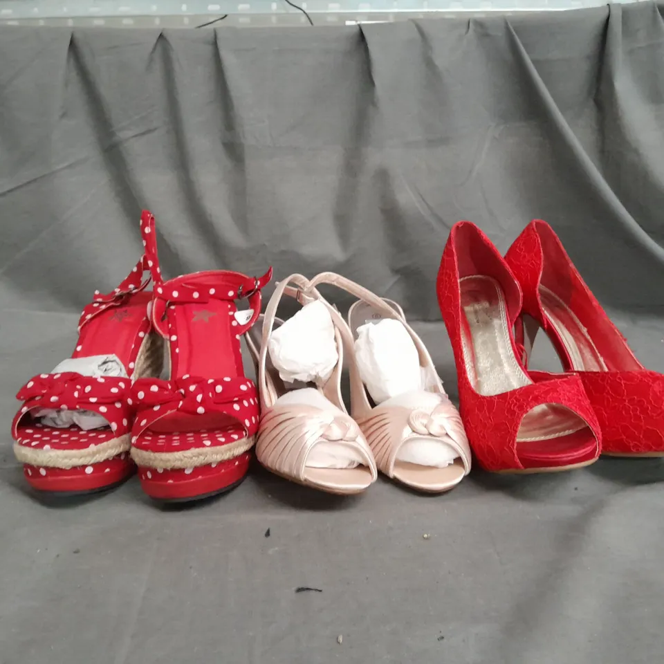 APPROXIMATELY 10 PAIRS OF ASSORTED WOMEN SHOES IN VARIOUS STYLES AND SIZES 