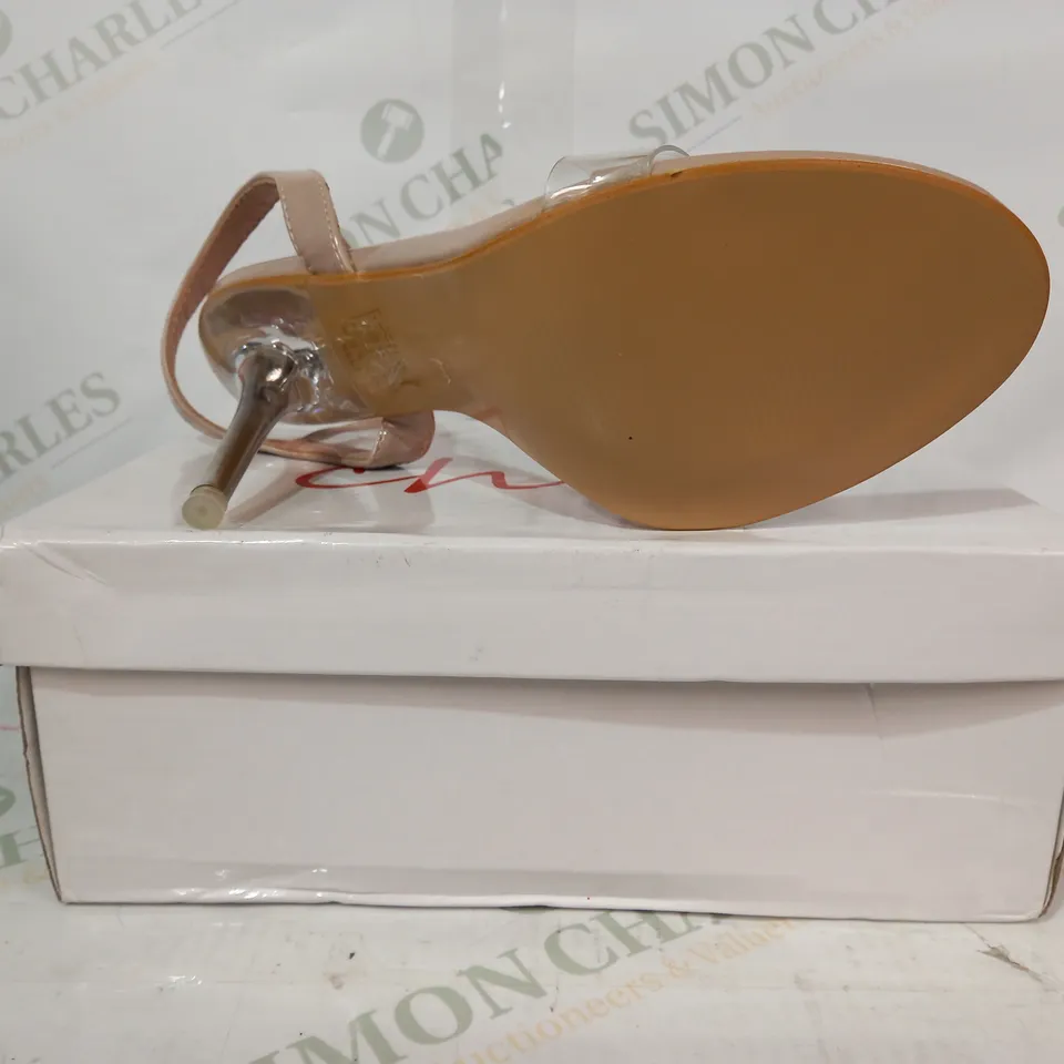 BOXED PAIR OF CHIC OPEN TOE HIGH HEEL SANDALS IN NUDE COLOUR EU SIZE 40