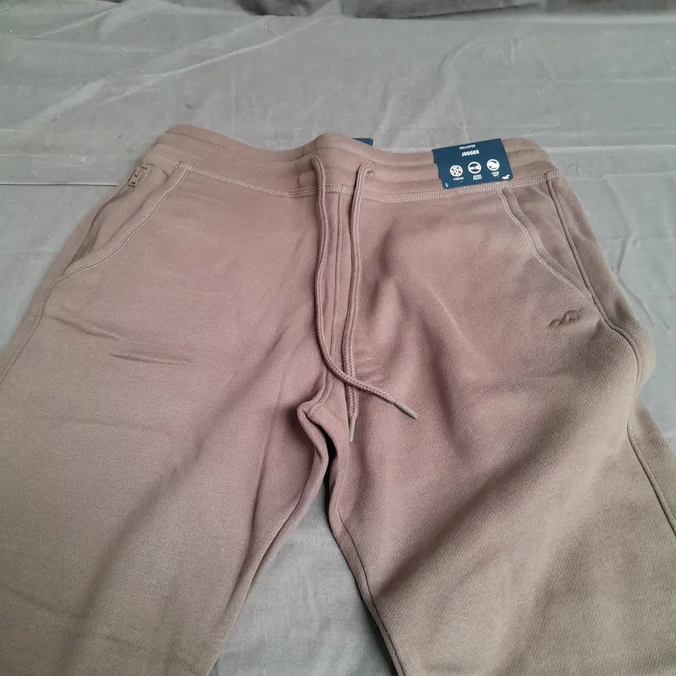 HOLLISTER JOGGERS IN COFFEE BROWN - LARGE