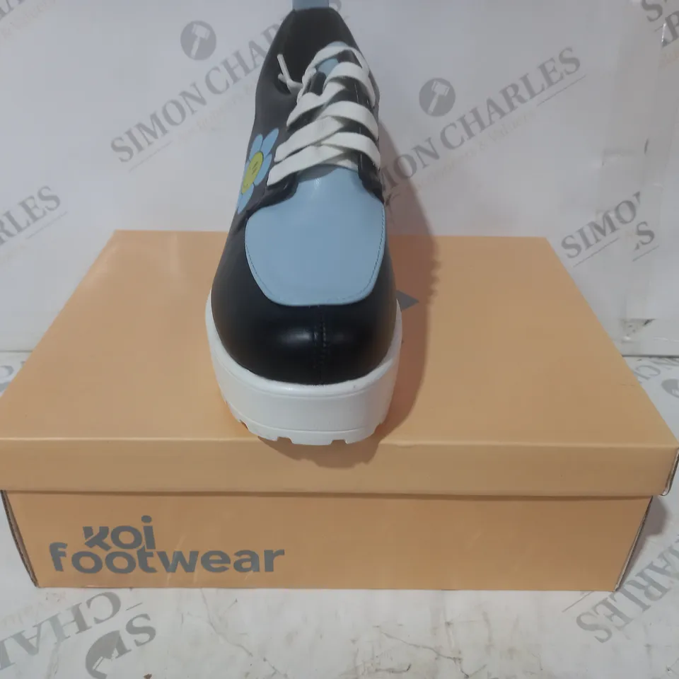 BRAND NEW BOXED PAIR OF KOI VEGAN LEATHER THE DELICATE ART OF A WALLFLOWER CHUNKY SHOES IN BLACK/BLUE UK SIZE 5