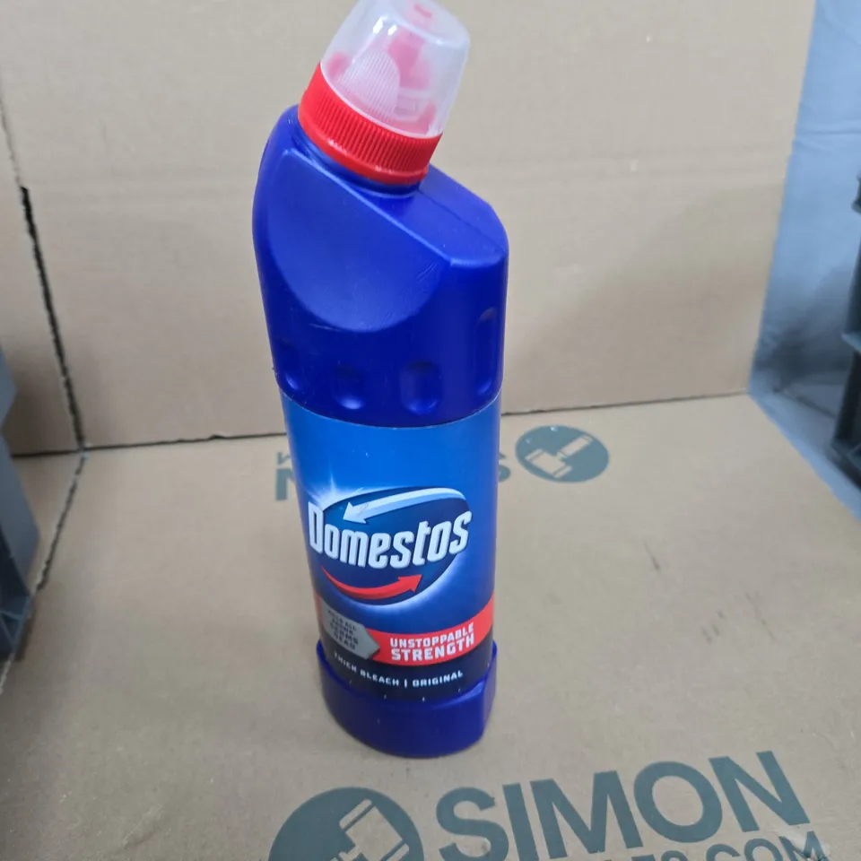TOTE OF APPROXIMATELY 15 ASSORTED LIQUID ITEMS TO INCLUDE: DOMESTOS 