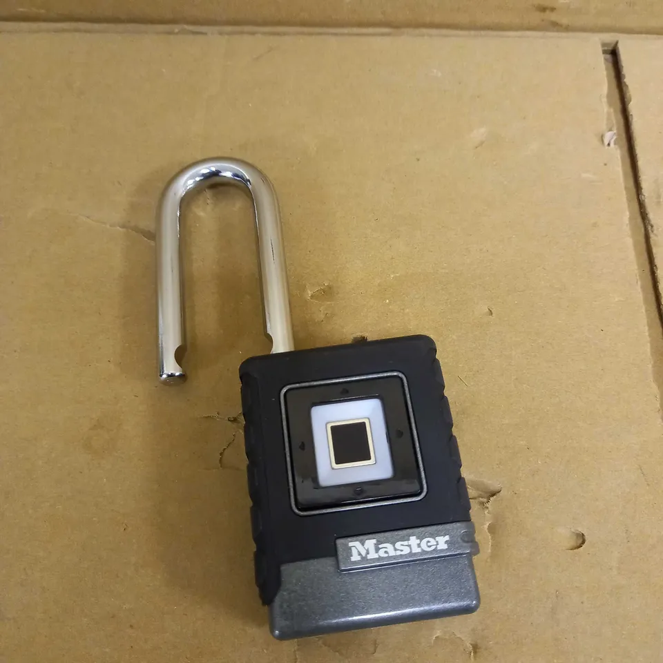 MASTER LOCK OUTDOOR BIOMETRIC SECURITY PADLOCK 