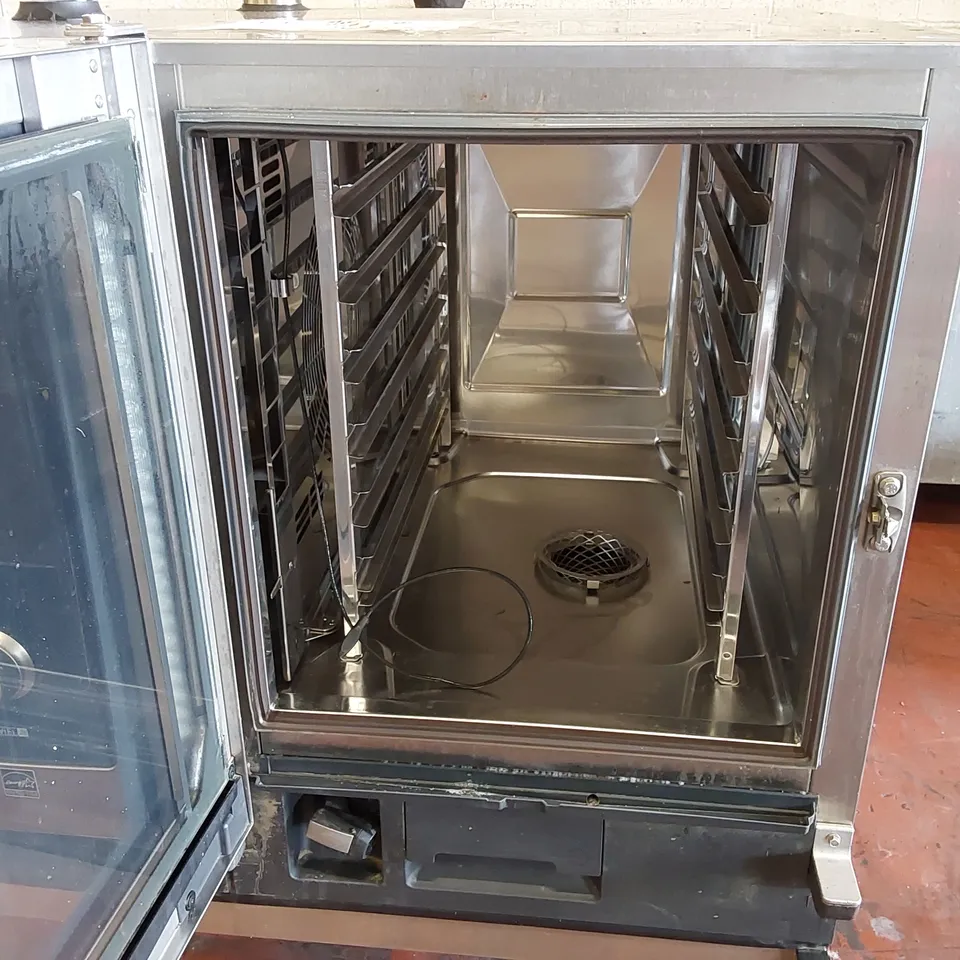 RATIONAL ICOMBI PRO LM100BE.AXAXX PROFESSIONAL COMBINATION OVEN (SPARES/REPAIRS)