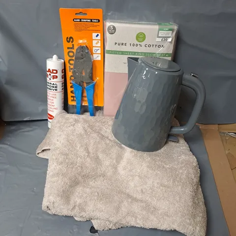 APPROXIMATELY 20 HOUSEHOLD ITEMS TO INCLUDE KETTLE, BEDDING, HAND CRIMPING TOOL, ETC - COLLECTION ONLY