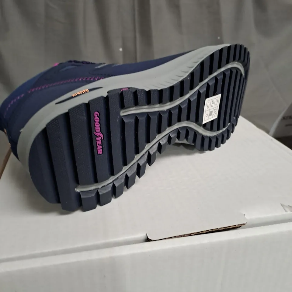 SKETCHERS NAVY BLUE & PINK DISCOVER BOOTS SIZE 5