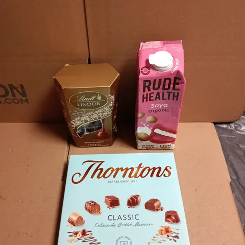 APPROXIMATELY 12 ASSORTED FOOD AND DRINKS ITEMS TO INCLUDE - THORNTONS CLASSIC CHOCOLATE TRAY, SOYA MILK, LINDT LINDOR ASSORTED ETC 