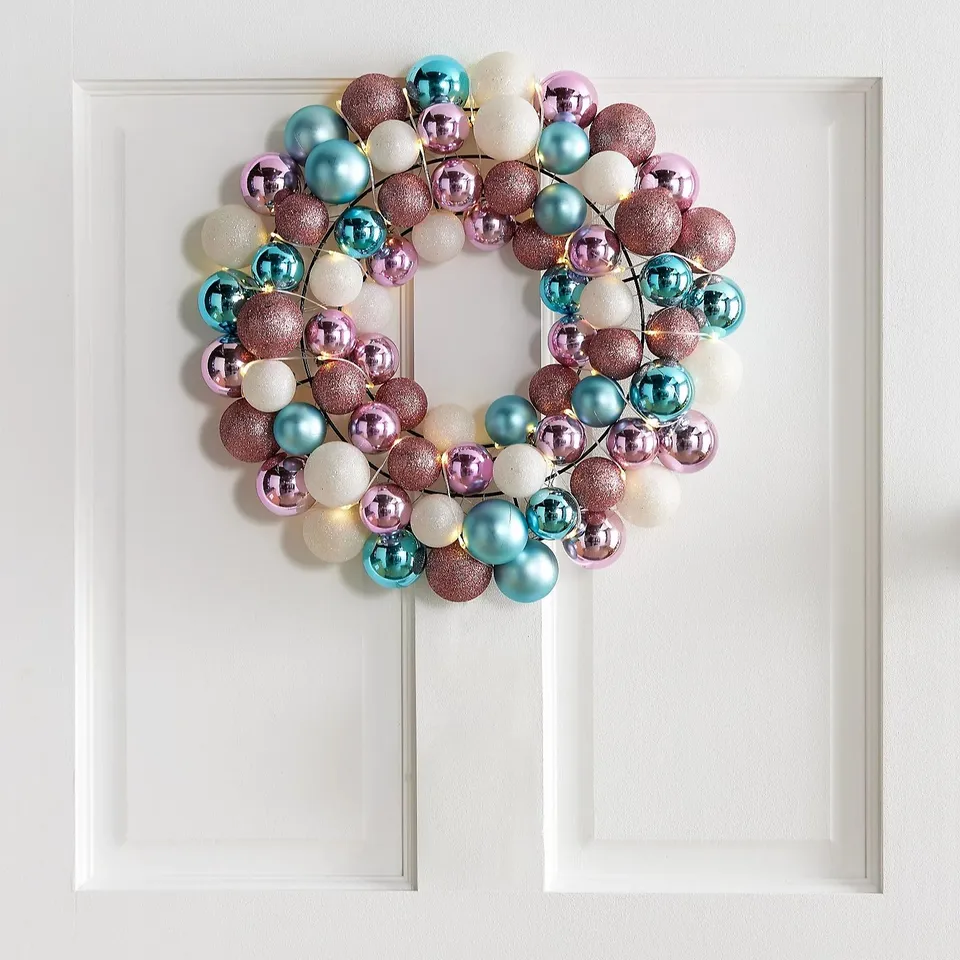 OUTLET HOME STORIES 40CM PRE LIT SHATRERPROOF BAUBLE WREATH