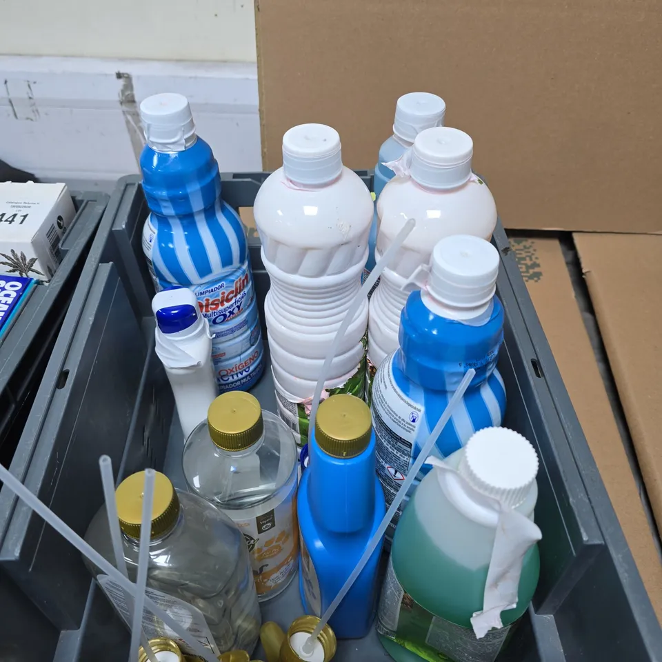 TOTE OF APPROXIMATELY 12 HOUSEHOLD LIQUIDS TO INCLUDE ASEVI STAIN REMOVER, LA LUCCA FOREST MULTI SURFACE CLEANER AND FURBULOSA DISINFECTANT