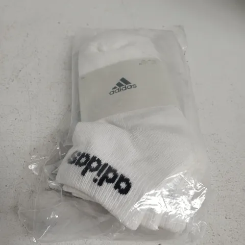 ADIDAS WHITE SOCKS – EU 40-42 / UK 6.5-8 (US M 7-8.5)