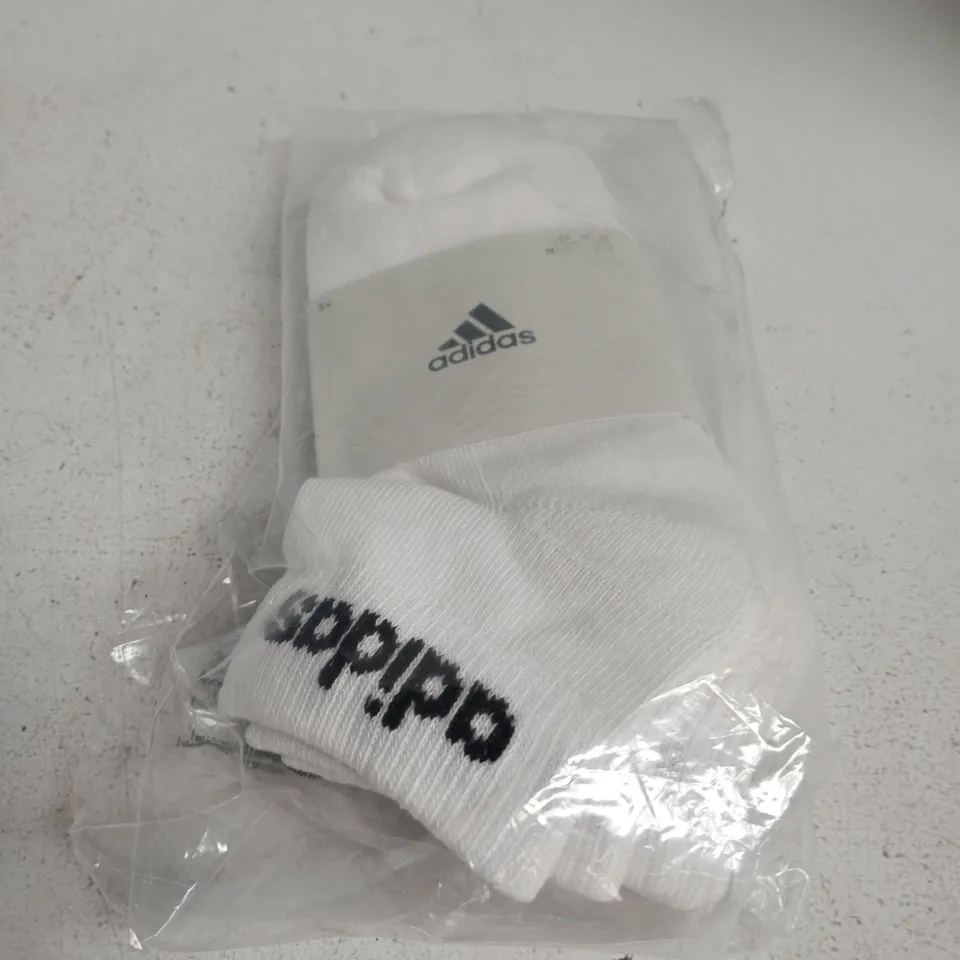 ADIDAS WHITE SOCKS – EU 40-42 / UK 6.5-8 (US M 7-8.5)