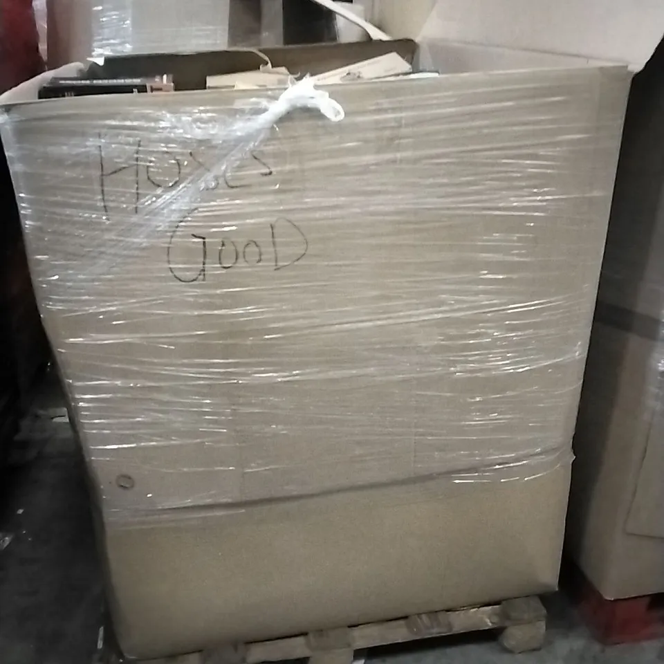 PALLET CONTAINING LARGE QUANTITIES OF HOSES