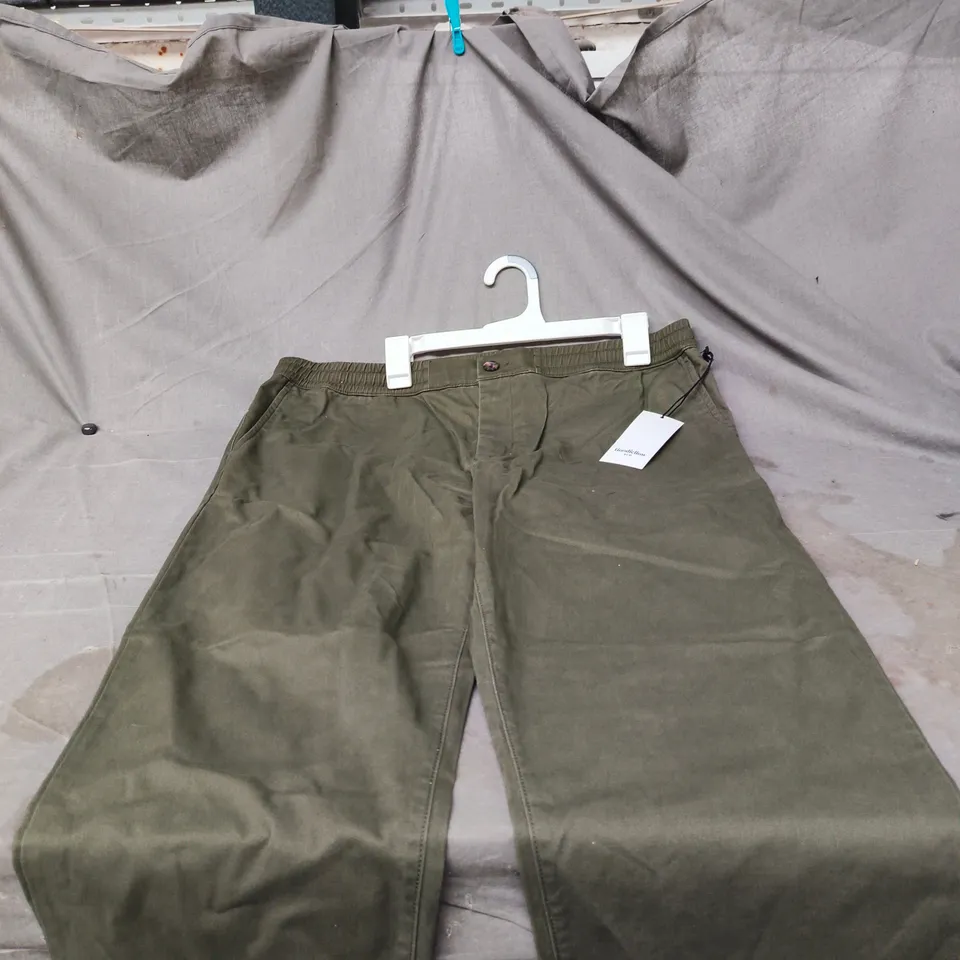 2 X GOODFELLOW AND CO GREEN EVERYDAY PANT LARGE WITH TAGS