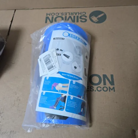 BOX OF APPROXIMATELY 15 ASSORTED HOUSEHOLD ITEMS INCLUDING STORAGE JARS , SOCK AID AND 5 PACK TERRY KITCHEN TOWEL 
