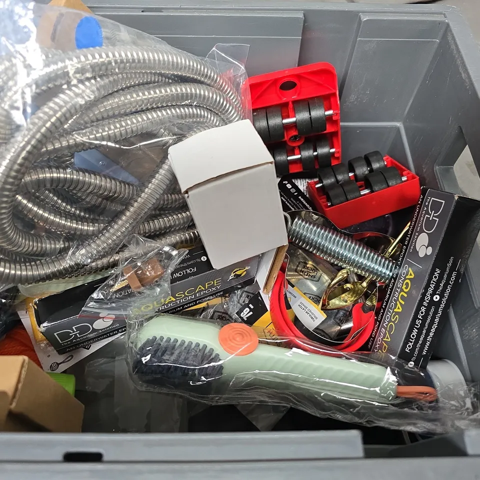 BOX OF ASSORTED ITEMS TO INCLUDE - AIRUP - PADLOCKS - STEEL DRUM 